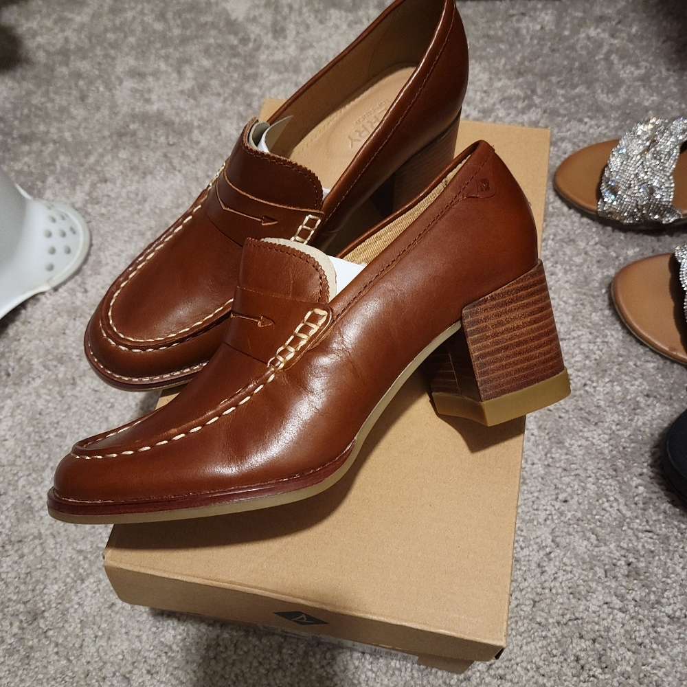 Sperry Heeled Loafers NWT Size 6